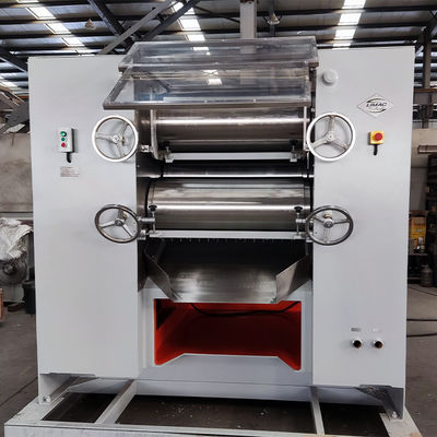Máquina de moagem de pasta de sabão com rolamento de alimentação de três moinhos de 10 a 30 mm